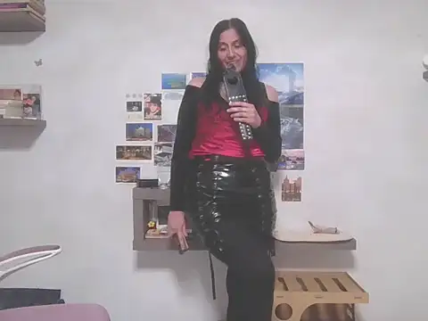 Snapshot of DommeVioleta chatting on February 18, 2026, 6:42 am DommeVioleta online show from February 18, 2026, 6:42 am