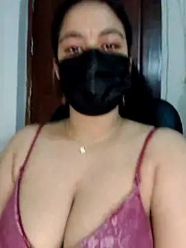 nosrat014 online show from April 12, 2026, 12:59 am