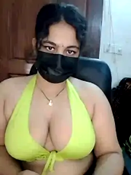 nosrat014 online show from April 14, 2026, 11:38 am