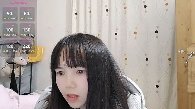 summerxiaojiejie online show from December 15, 2025, 2:32 pm