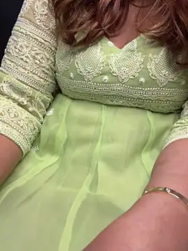 butterflyslay online show from February 3, 2026, 2:53 am