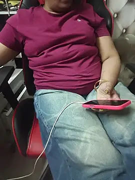 butterflyslay online show from April 13, 2026, 4:23 pm