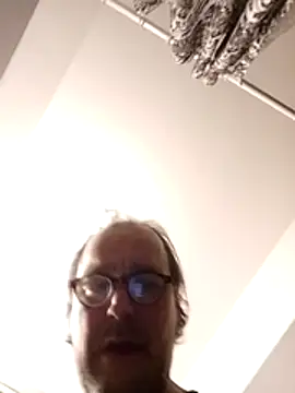 Snapshot of Olivassl22 chatting on February 18, 2026, 10:50 pm Olivassl22 online show from February 18, 2026, 10:50 pm