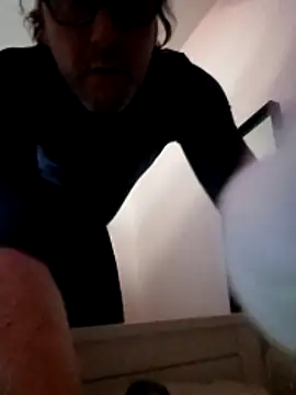 Snapshot of Olivassl22 chatting on March 12, 2026, 9:43 pm Olivassl22 online show from March 12, 2026, 9:43 pm