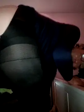 Snapshot of Olivassl22 chatting on March 13, 2026, 11:33 pm Olivassl22 online show from March 13, 2026, 11:33 pm