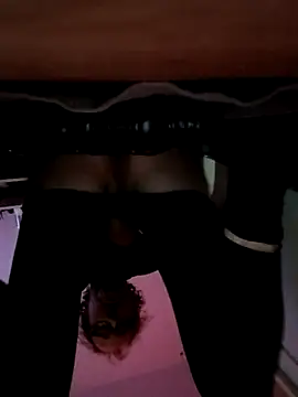 Snapshot of Olivassl22 chatting on March 25, 2026, 10:38 pm Olivassl22 online show from March 25, 2026, 10:38 pm