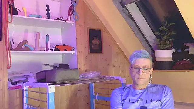 AskAveryAnything online show from April 26, 2026, 2:42 am