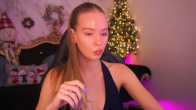 MollyyMayy online show from December 22, 2025, 3:20 pm