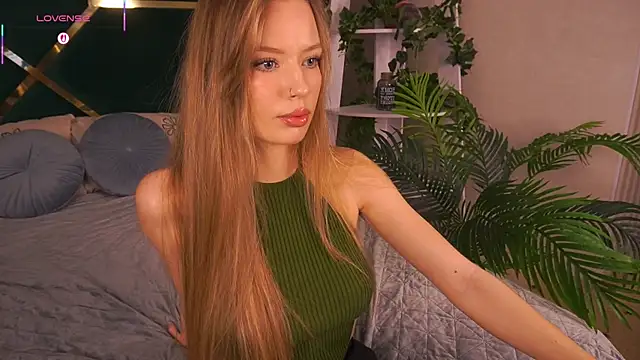 MollyyMayy online show from March 6, 2026, 3:19 pm