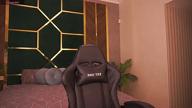 MollyyMayy online show from March 27, 2026, 8:41 pm