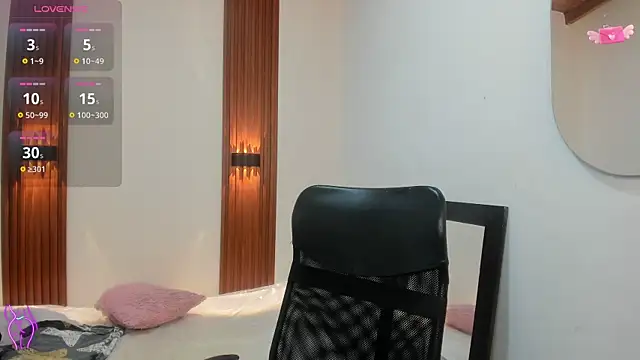 VivianOwen9 online show from January 14, 2026, 12:33 pm