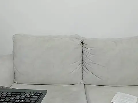 Snapshot of Aurora_and_the_beast chatting on December 20, 2025, 5:31 pm Aurora and the beast online show from December 20, 2025, 5:31 pm