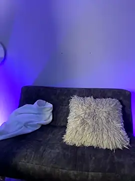 Lunaclarx online show from December 18, 2025, 12:11 pm