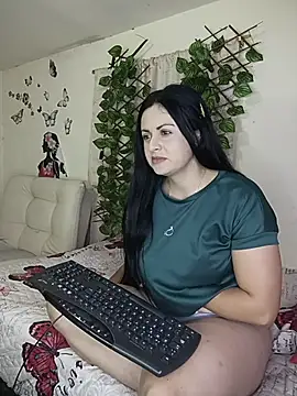 Juli castillo1 online show from March 17, 2026, 1:47 pm