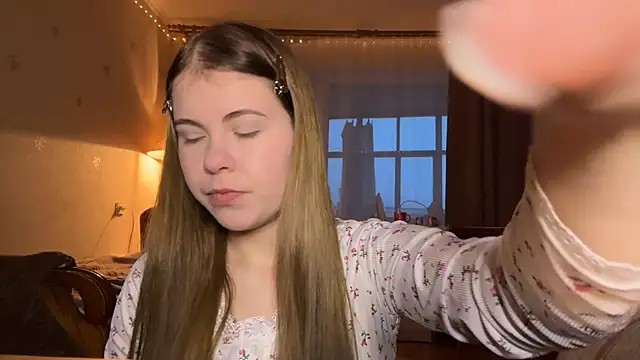 MaevAmy online show from December 21, 2025, 1:40 pm