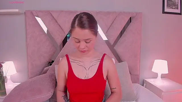 Amelia Saenz  online show from January 15, 2026, 5:49 pm