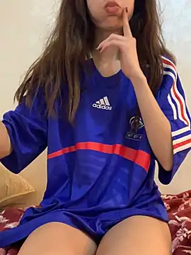 yasmina2020 online show from April 5, 2026, 5:54 pm