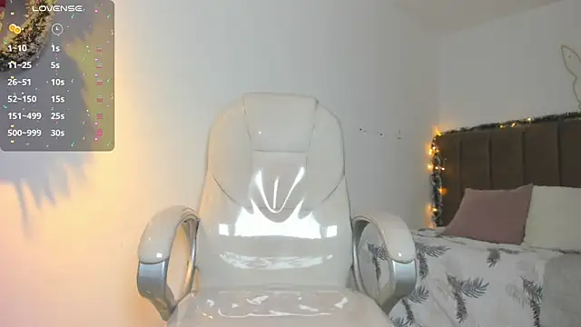 Snapshot of Archie_77 chatting on December 19, 2025, 7:32 pm Archie 77 online show from December 19, 2025, 7:32 pm