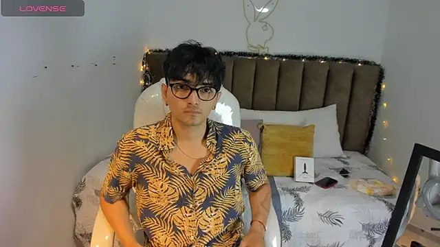 Snapshot of Archie_77 chatting on December 22, 2025, 7:33 pm Archie 77 online show from December 22, 2025, 7:33 pm