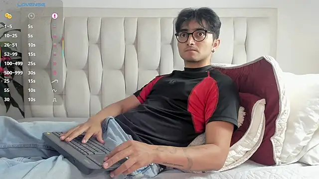 Snapshot of Archie_77 chatting on January 6, 2026, 2:04 am Archie 77 online show from January 6, 2026, 2:04 am