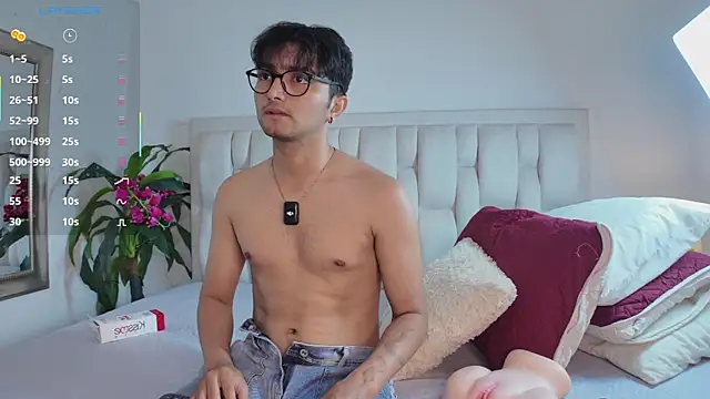 Snapshot of Archie_77 chatting on January 7, 2026, 2:36 am Archie 77 online show from January 7, 2026, 2:36 am