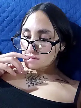 Akane hot  online show from April 14, 2026, 12:27 am