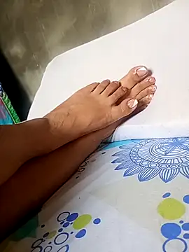 Aleinad16 online show from December 18, 2025, 8:37 pm