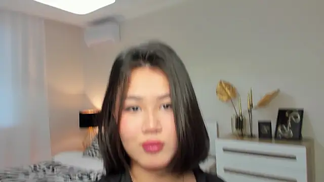 Snapshot of Brunette_Charm chatting on January 18, 2026, 11:14 am Brunette Charm online show from January 18, 2026, 11:14 am