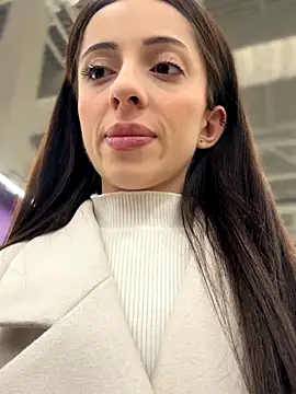 YeaLina online show from December 17, 2025, 10:10 am