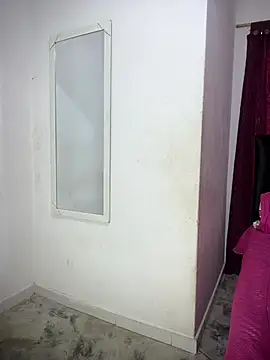 Snapshot of Sophia_Moons_ chatting on February 18, 2026, 4:47 pm Sophia Moons online show from February 18, 2026, 4:47 pm