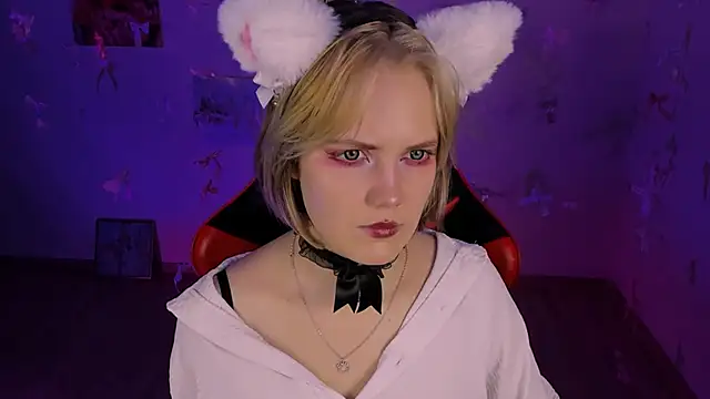 Snapshot of madeline_doll chatting on January 14, 2026, 7:58 am madeline doll online show from January 14, 2026, 7:58 am