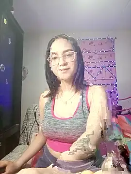 Snapshot of LunaVinxxen chatting on January 8, 2026, 1:19 am LunaVinxxen online show from January 8, 2026, 1:19 am