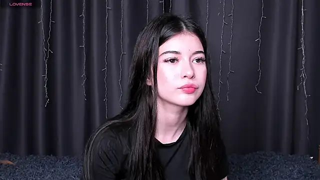 LisaColee online show from August 7, 2026, 9:39 pm