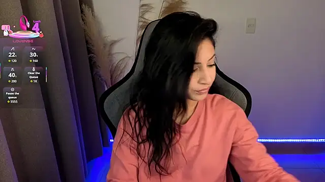 chloebum  online show from May 13, 2026, 10:56 am