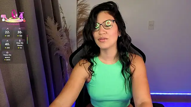 chloebum  online show from May 21, 2026, 11:06 am