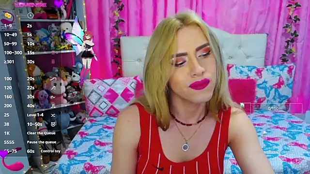 Snapshot of golden_girl01 chatting on October 7, 2025, 7:44 pm golden girl01 online show from October 7, 2025, 7:44 pm