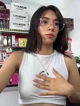 lunaluxury22 online show from February 7, 2026, 2:43 pm