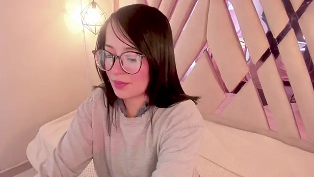 Lovely-martina online show from February 25, 2026, 12:48 pm