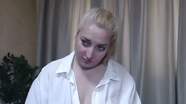 Snapshot of sweetpussy13 chatting on June 5, 2026, 5:36 am sweetpussy13 online show from June 5, 2026, 5:36 am