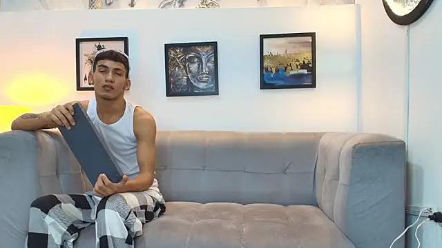 DIAMOND BLACKS online show from February 6, 2026, 7:23 am