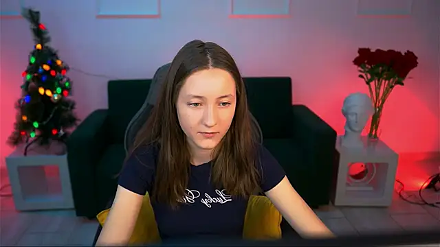 LuluPatterson online show from December 15, 2025, 1:37 pm