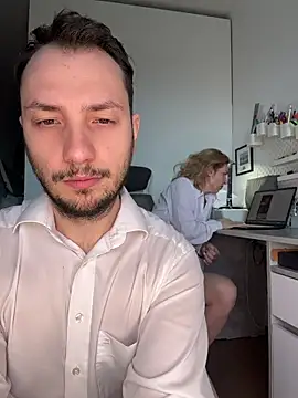 Lovebackground online show from April 2, 2026, 8:12 am