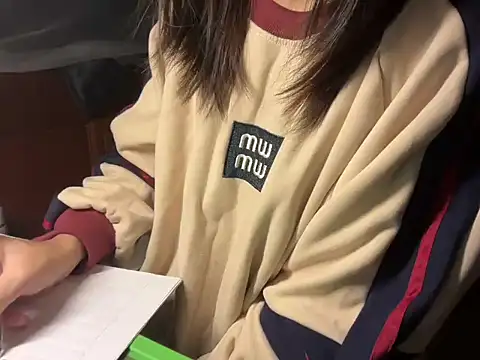 Snapshot of Chichi_86 chatting on December 15, 2025, 6:01 pm Chichi 86 online show from December 15, 2025, 6:01 pm