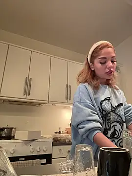 SilkyMira online show from December 21, 2025, 6:59 pm