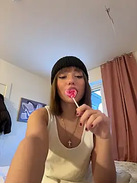 SilkyMira online show from January 12, 2026, 2:44 pm