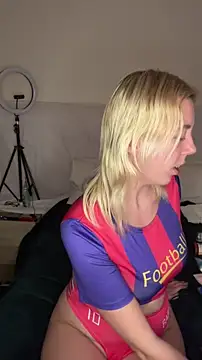 Snapshot of MonaNoire chatting on January 8, 2026, 12:40 pm MonaNoire online show from January 8, 2026, 12:40 pm