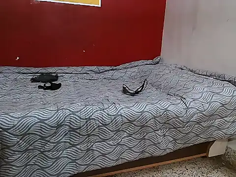 Snapshot of Lovelycouple25 chatting on February 19, 2026, 6:09 am Lovelycouple25 online show from February 19, 2026, 6:09 am