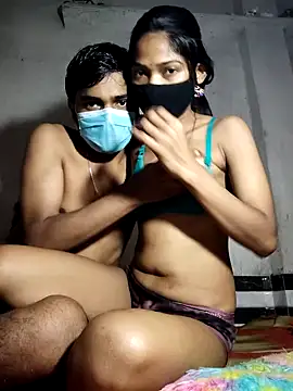 Snapshot of realcouple71 chatting on December 17, 2025, 9:04 am realcouple71 online show from December 17, 2025, 9:04 am