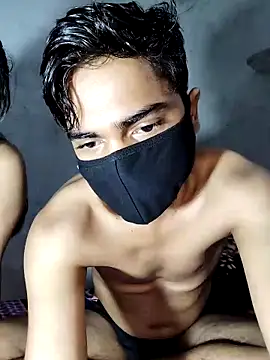 Snapshot of realcouple71 chatting on February 3, 2026, 1:38 pm realcouple71 online show from February 3, 2026, 1:38 pm