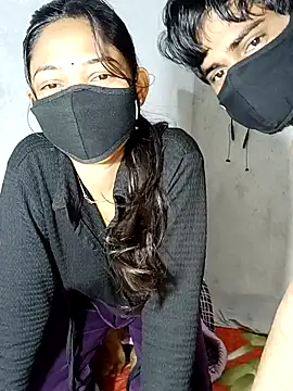 Snapshot of realcouple71 chatting on February 15, 2026, 8:46 am realcouple71 online show from February 15, 2026, 8:46 am